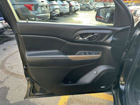 Used 2017 GMC Acadia SLE image 16