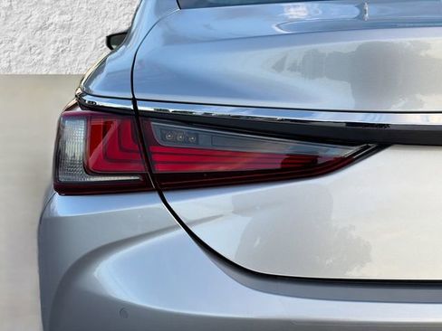 New 2025 Lexus ES 350 w/ Premium Package image 10