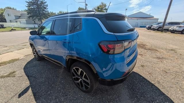 Used 2025 Jeep Compass Limited w/ Elite Group AWD/4WD image 4