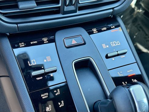 Used 2024 Porsche Macan image 16