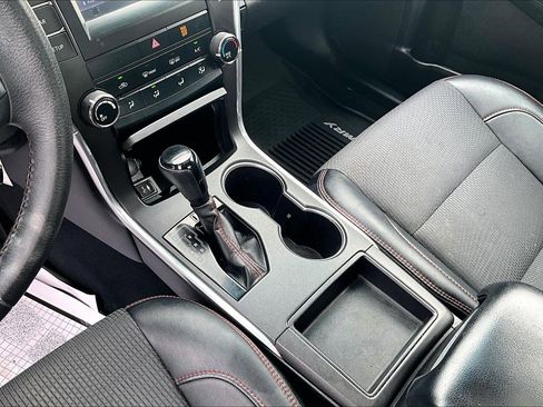 Used 2017 Toyota Camry image 16