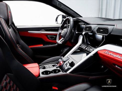 Used 2022 Lamborghini Urus AWD/4WD image 42