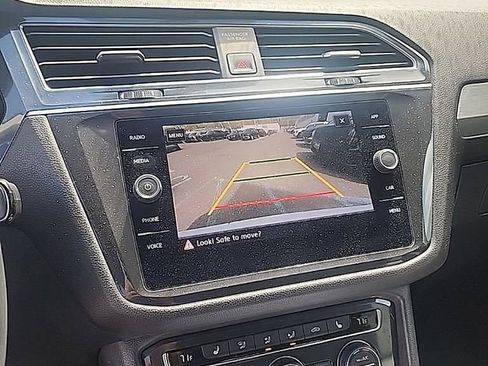 Used 2020 Volkswagen Tiguan SE w/ Panoramic Sunroof Package AWD/4WD image 3