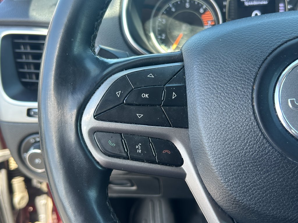 Used 2019 Jeep Cherokee Latitude Plus w/ Comfort/Convenience Group FWD image 20
