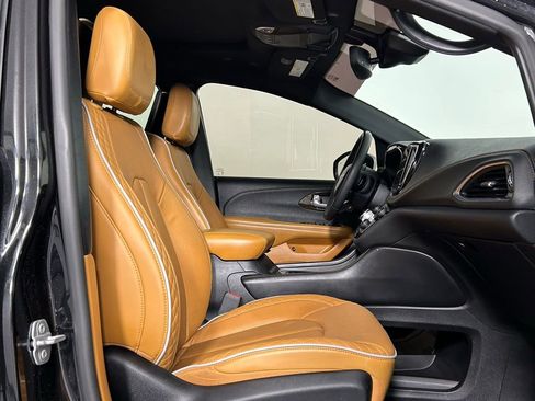 Used 2022 Chrysler Pacifica Pinnacle image 10