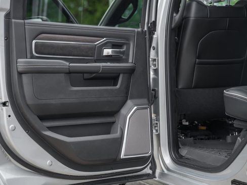 New 2026 RAM 2500 Laramie AWD/4WD image 46
