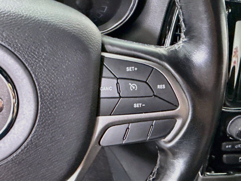 Used 2020 Jeep Grand Cherokee Altitude AWD/4WD image 23