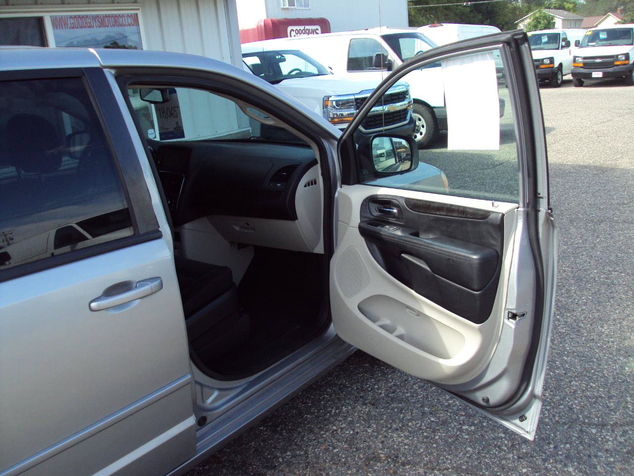 Used 2017 Dodge Grand Caravan SE w/ Power Window Group FWD image 14