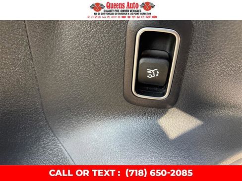 Used 2021 Mercedes-Benz GLB 250 4MATIC w/ Premium Package image 38