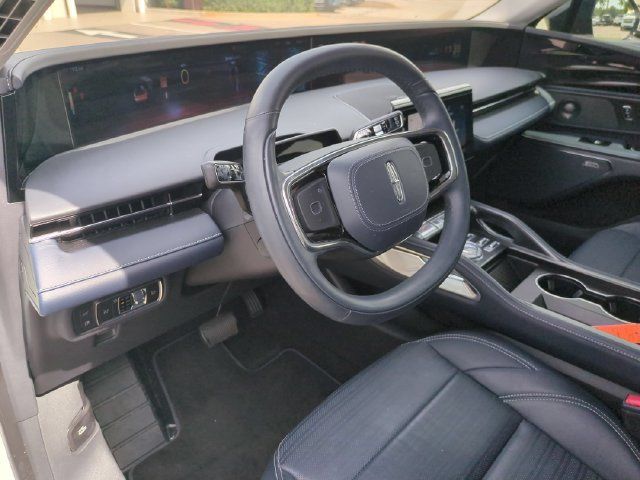 Used 2025 Lincoln Nautilus Reserve AWD/4WD image 13
