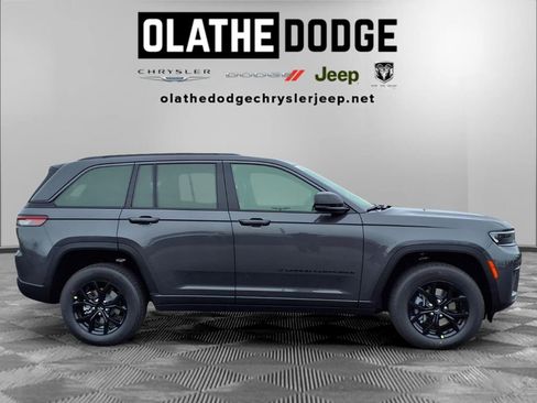 New 2026 Jeep Grand Cherokee Altitude AWD/4WD image 29