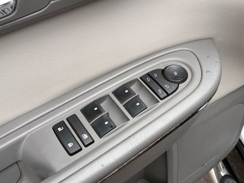 Used 2016 GMC Acadia SLT w/ Open Road Package FWD image 15