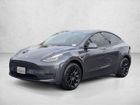 Used 2022 Tesla Model Y Long Range image 1
