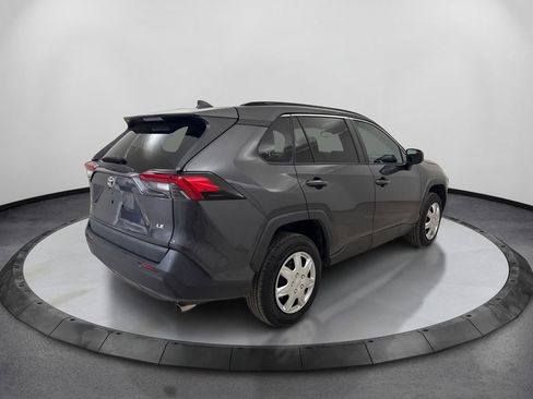 Used 2019 Toyota RAV4 LE FWD image 5