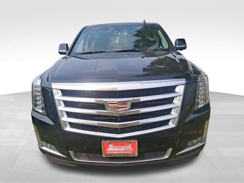 Used 2017 Cadillac Escalade Luxury AWD/4WD image 2