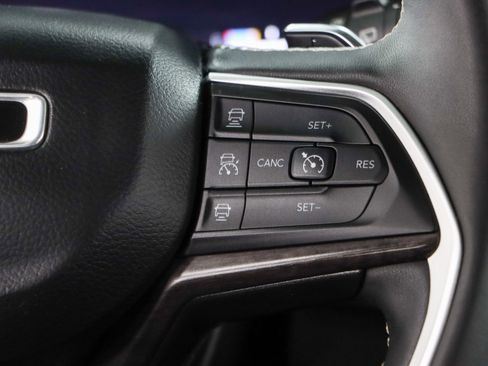Used 2023 Jeep Grand Cherokee L Limited AWD/4WD image 14