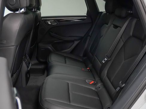 Used 2026 Porsche Macan AWD/4WD image 18