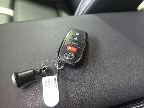 Used 2025 Toyota Camry SE FWD image 31
