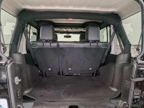 Used 2018 Jeep Wrangler Unlimited Sahara image 23