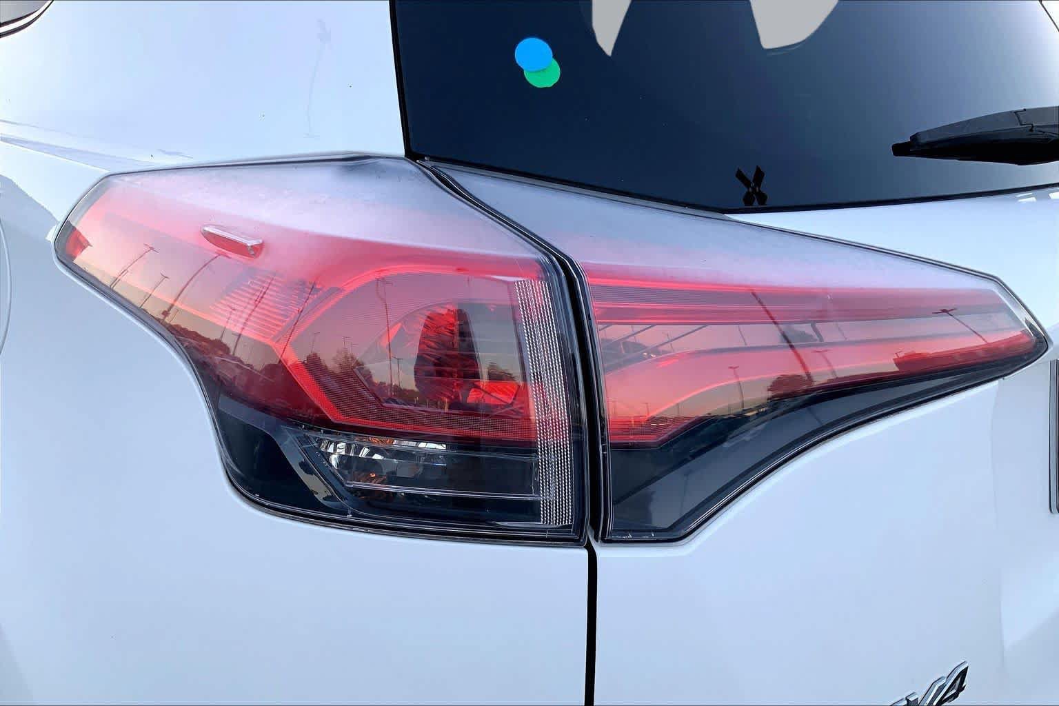 Used 2018 Toyota RAV4 XLE w/ Plus Extra Value Package AWD/4WD image 27