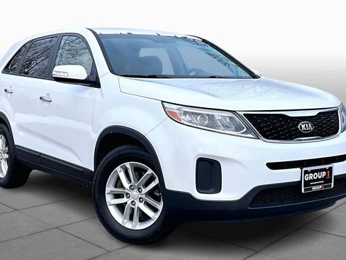 Used 2014 Kia Sorento LX image 2