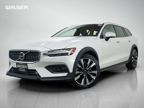 Used 2020 Volvo V60 T5 Cross Country AWD/4WD image 1