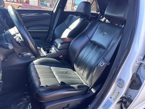 Used 2017 Chrysler 300 S AWD/4WD image 9