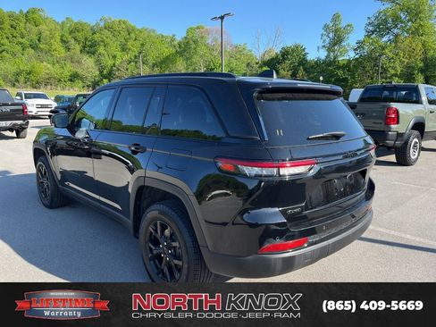 Used 2025 Jeep Grand Cherokee Altitude AWD/4WD image 4