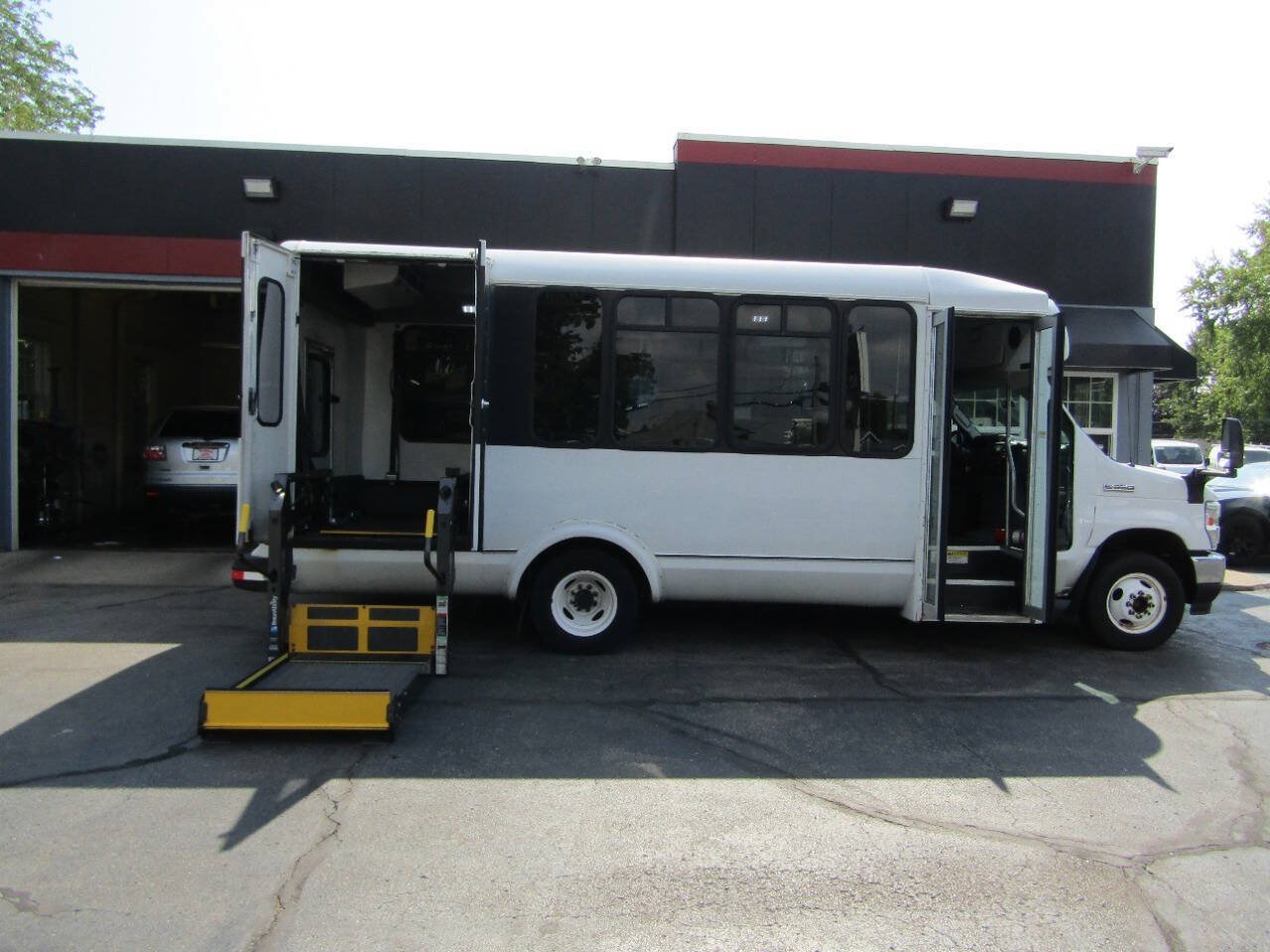 Used 2016 Ford E-350 and Econoline 350 Super Duty w/ Shuttle Bus Prep Package RWD image 1