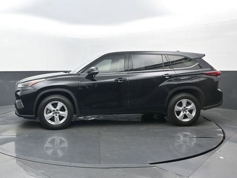 Used 2021 Toyota Highlander L FWD image 7