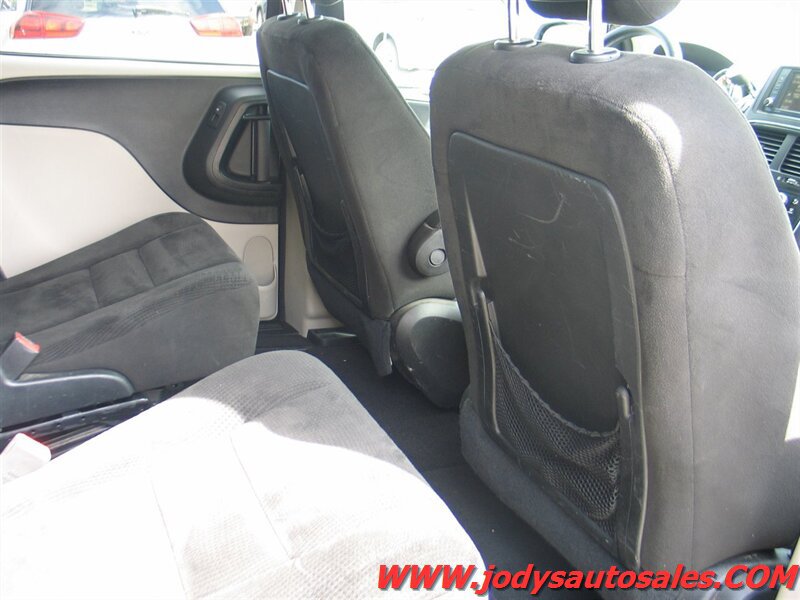 Used 2016 Dodge Grand Caravan SXT w/ Rear Park Assist Package FWD image 23