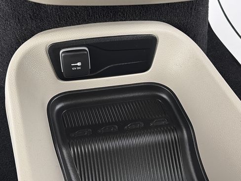 Used 2023 Chrysler Pacifica Touring-L FWD image 24
