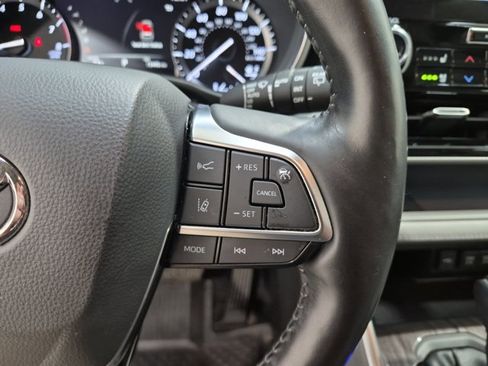 Used 2021 Toyota Highlander Platinum AWD/4WD image 17