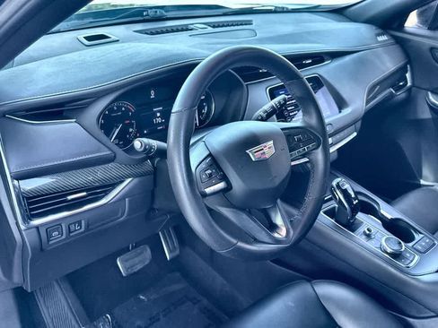 Used 2022 Cadillac XT4 Sport w/ Enhanced Visibility Package FWD image 13