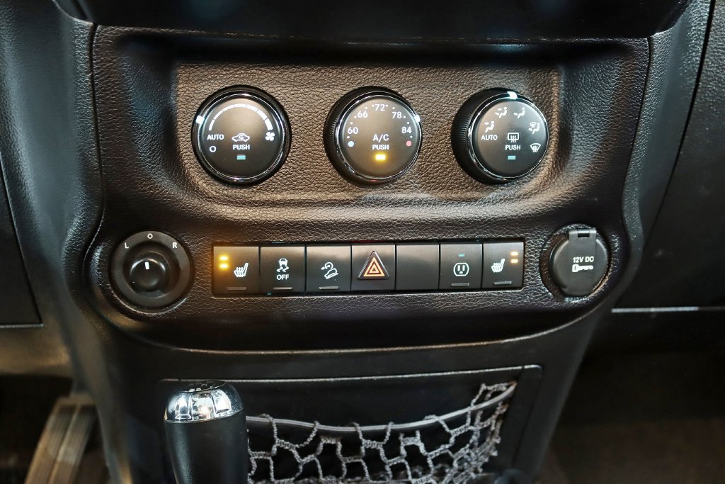 Used 2016 Jeep Wrangler Unlimited Rubicon AWD/4WD image 22