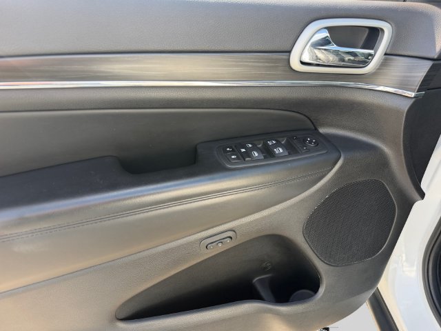 Certified 2022 Jeep Grand Cherokee Limited AWD/4WD image 14