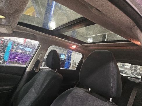 Used 2016 Nissan Rogue SV w/ SV Premium Package FWD image 15