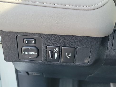 Used 2018 Toyota RAV4 XLE FWD image 31