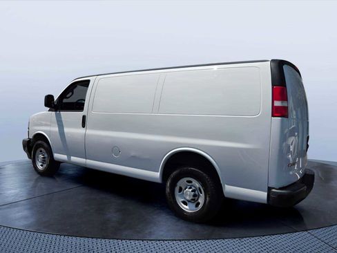 Used 2019 Chevrolet Express 2500 w/ Driver Convenience Package image 4