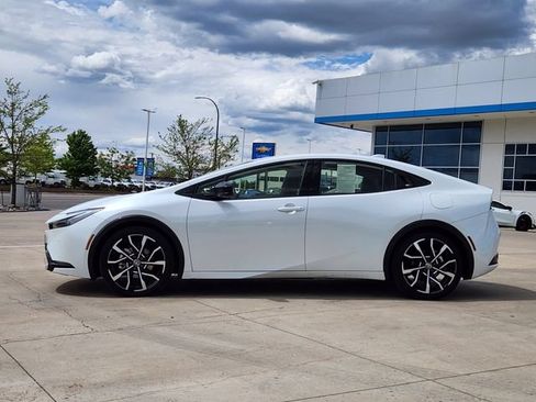 Used 2025 Toyota Prius Plug-In Hybrid FWD image 4