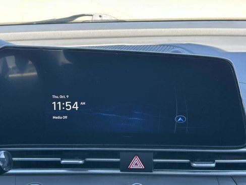 Used 2024 Hyundai Elantra SEL image 18