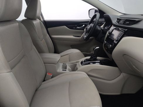 Used 2021 Nissan Rogue Sport SV w/ Technology Package FWD image 21