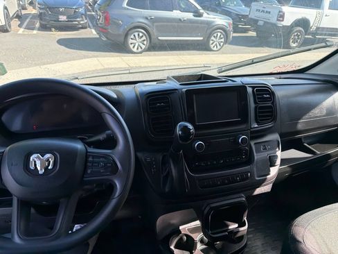 Used 2025 RAM ProMaster 2500 w/ U-Haul Equipment Group FWD image 31
