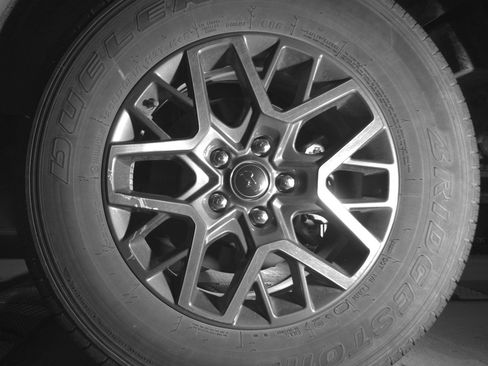 Used 2025 Jeep Wrangler Sahara image 14