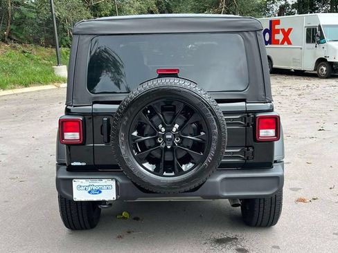 Used 2022 Jeep Wrangler Unlimited Sport AWD/4WD image 4
