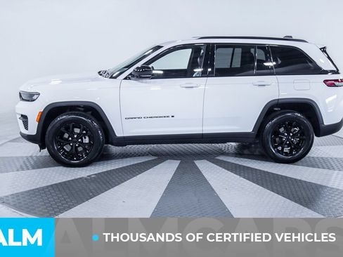 Used 2025 Jeep Grand Cherokee Altitude AWD/4WD image 4