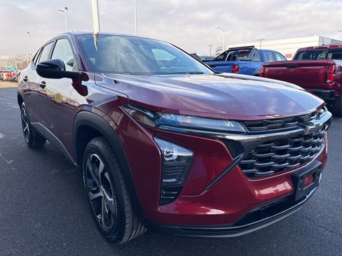 Used 2024 Chevrolet Trax RS w/ Driver Confidence Package image 4