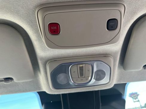 Used 2025 RAM ProMaster 2500 w/ U-Haul Equipment Group FWD image 17