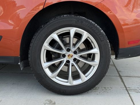 Used 2025 Porsche Macan image 15