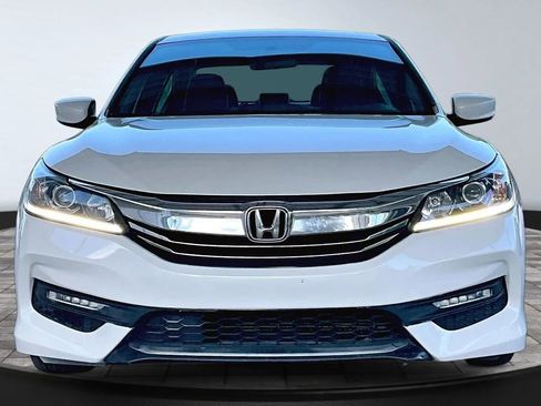 Used 2017 Honda Accord Sport image 2